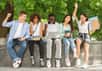 Ce 4 juillet 2025 est synonyme de jour de délivrance pour de nombreux bacheliers. Les résultats sont enfin publiés, mais au-delà du stress de l'obtention du bac, s'ajoute celui de la mention. Si celle-ci permet d'entrer plus facilement dans les études supérieures souhaitées, elle permet aussi à de nombreux bacheliers d'obtenir une récompense financière à ne pas négliger. © Prostock-studio, Adobe Stock