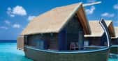Les villas Dhoni aux Maldives. Situées à quelques centaines de kilomètres de l’Inde, les nombreuses îles des Maldives offrent des paysages et des fonds marins exceptionnels. Le tourisme est aujourd’hui une des principales activités de ce pays. De nombreuses villas de rêve y ont été construites, pour le plus grand bonheur des touristes.
Localisation : île de Cocoa (Maldives).
© Chi King, Flickr, CC by 2.0