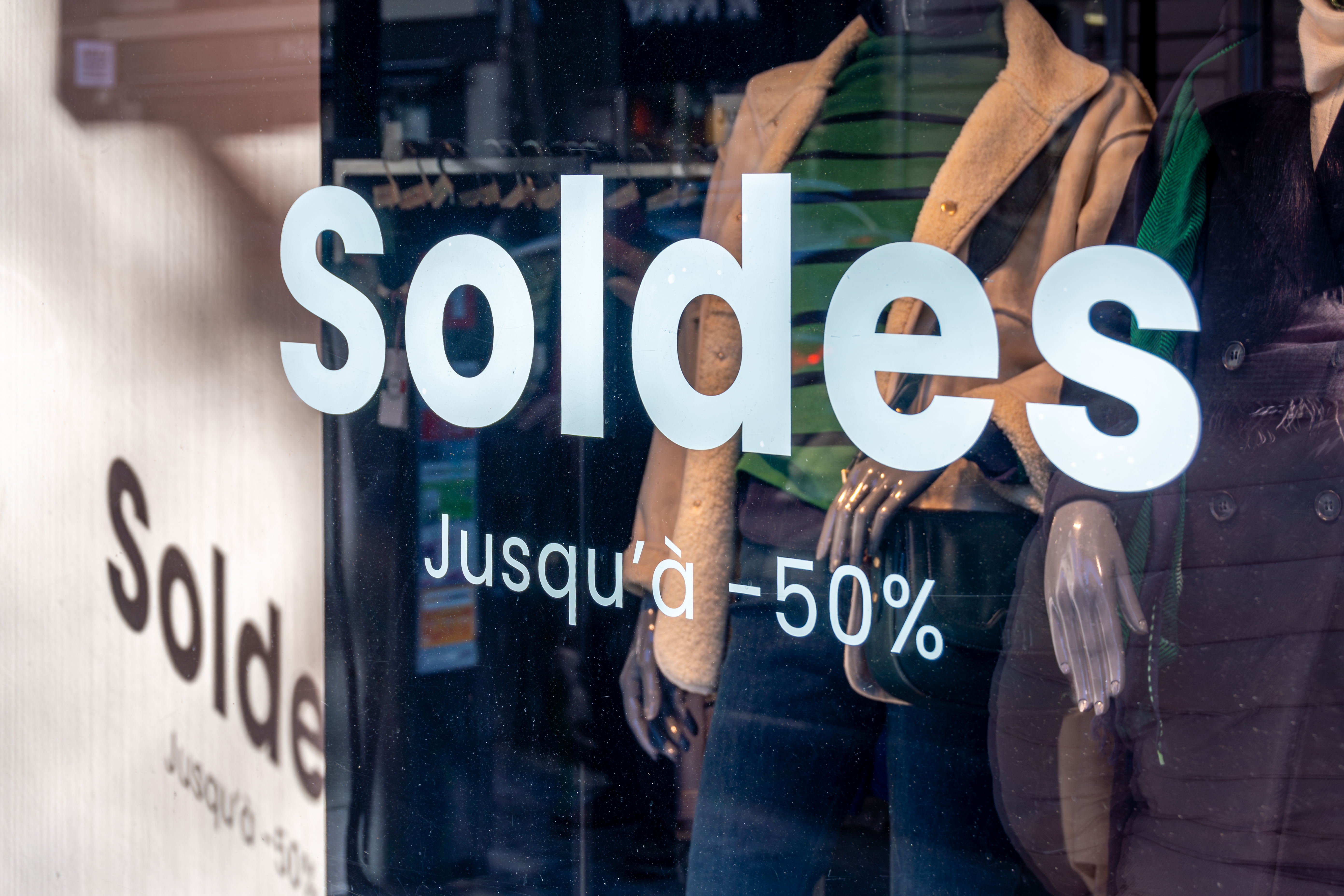 Votre guide ultime pour des Soldes d'été 2025 réussies. Ne manquez aucune bonne affaire ! © HJBC, Adobe Stock
