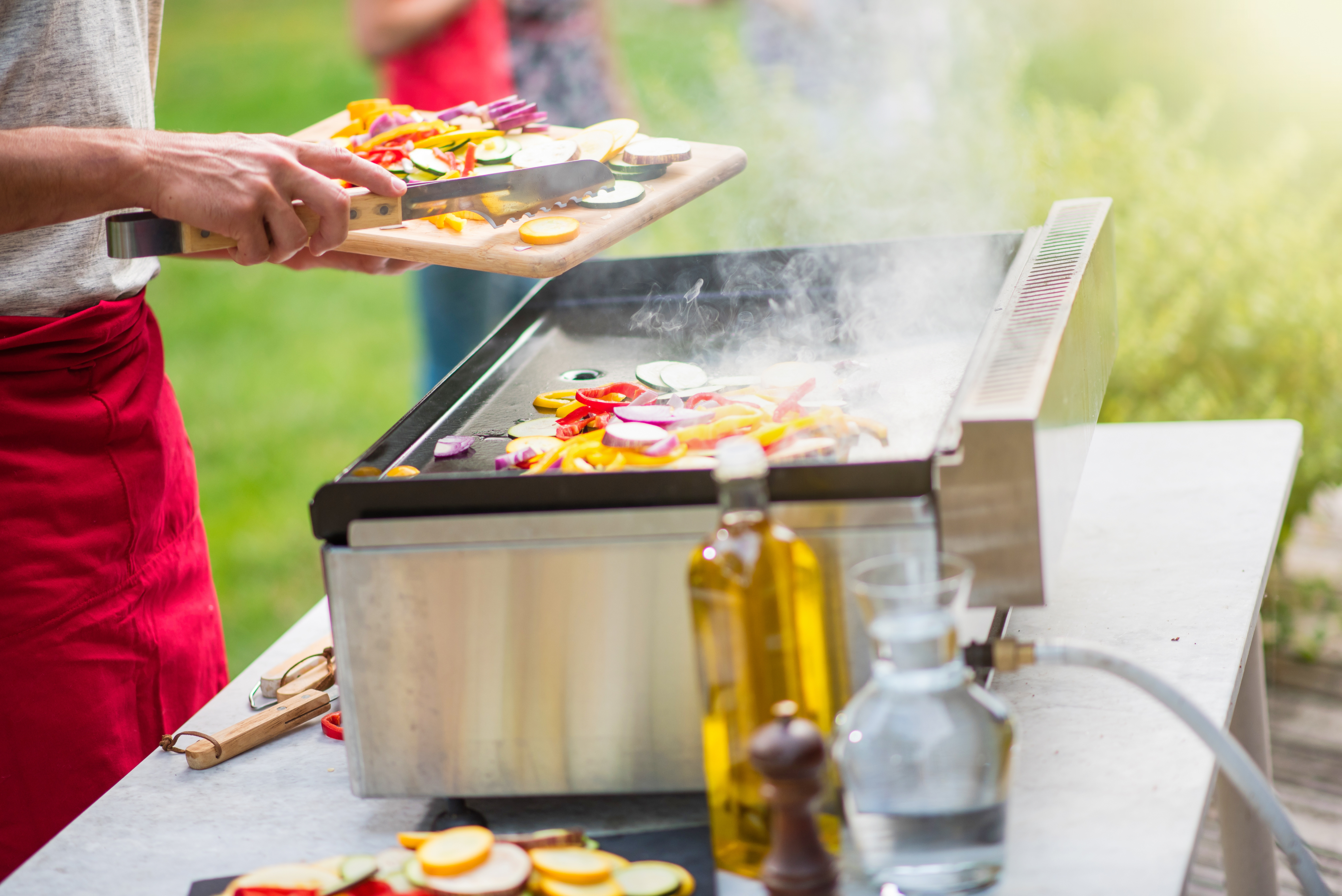 La plancha permet de cuisiner viandes ou poissons manière saine et rapide © jackfrog, Adobe Stock