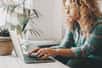 77 % des chômeurs ont utilisé l'IA pour trouver un emploi et les femmes, en particulier, sont plus enclines à utiliser l'IA pour leur recherche d'emploi. © Simona, Adobe Stock
