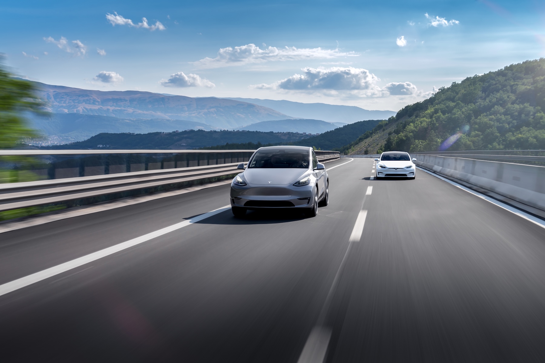 Si les aides à la conduite sont utiles, la vigilance du conducteur doit rester à son maximum. © Tesla